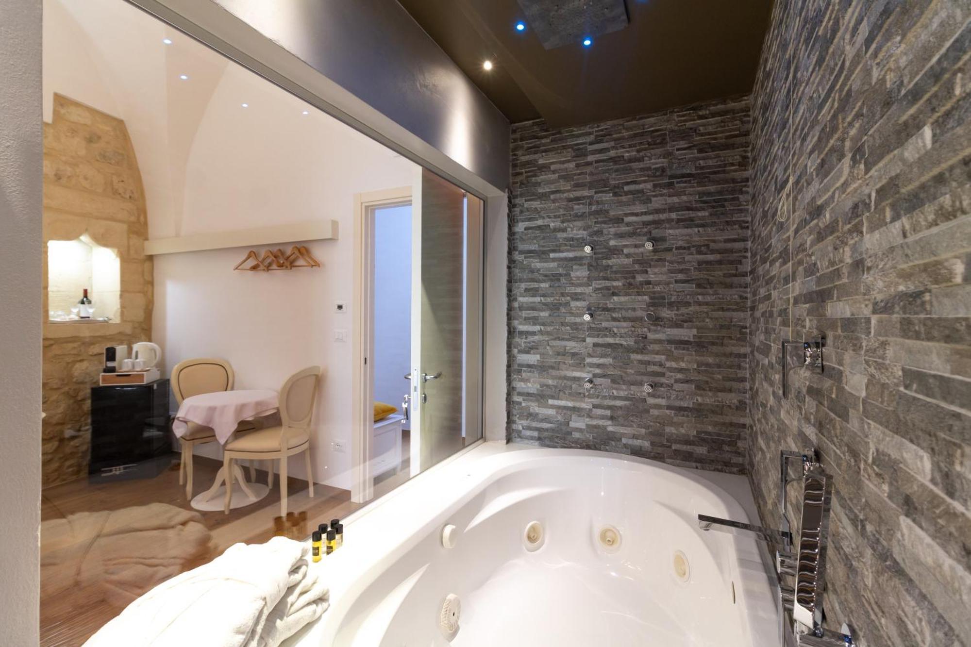 Le Nicchie Luxury Rooms Lecce Exteriör bild